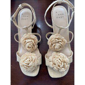 A New Day Womens Beige Raffia Sandals With Floral Detail & Ankle Strap Size 8